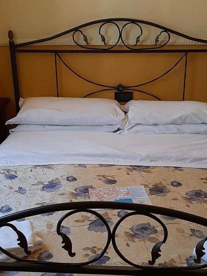 Hotel Pignatelli Napoli 3*, Nápoles