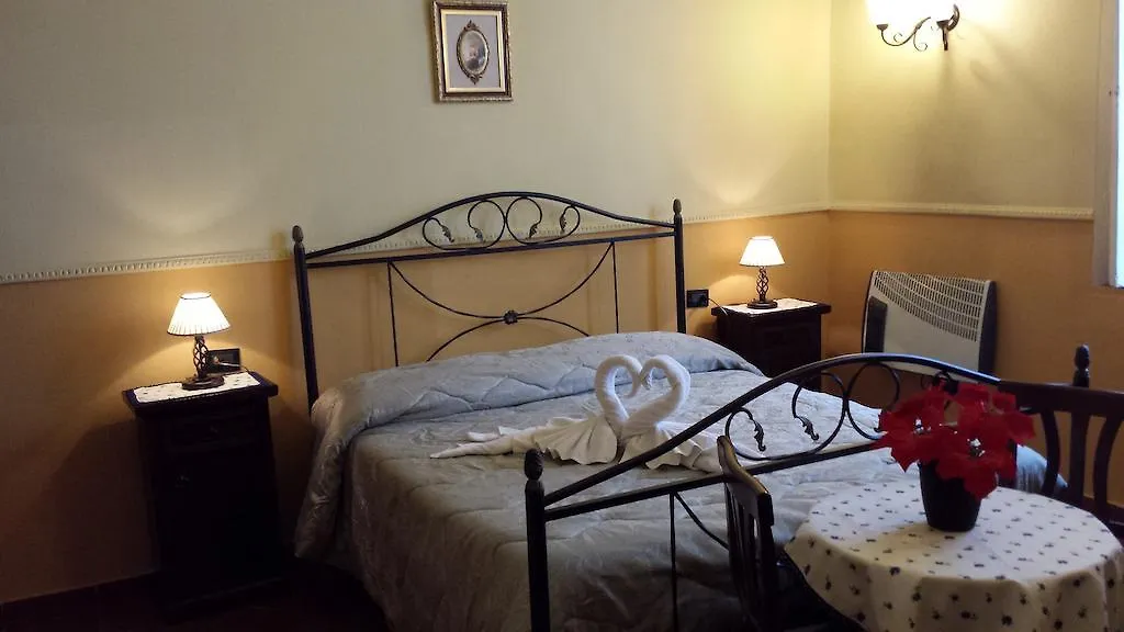 Hotel Pignatelli Napoli 3*, נאפולי